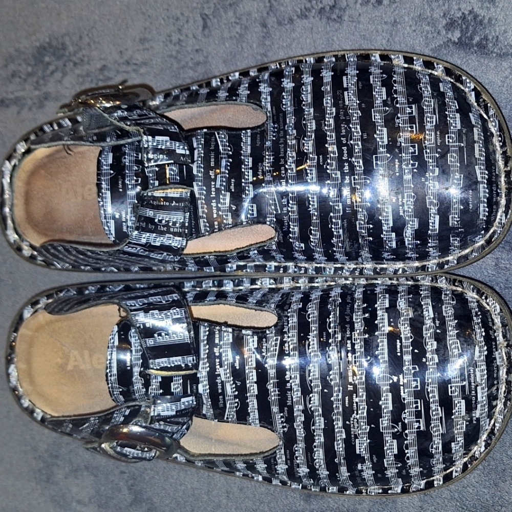 Alegria clog style shoe. Sz 39/9 Black with music notes. Slip resistant